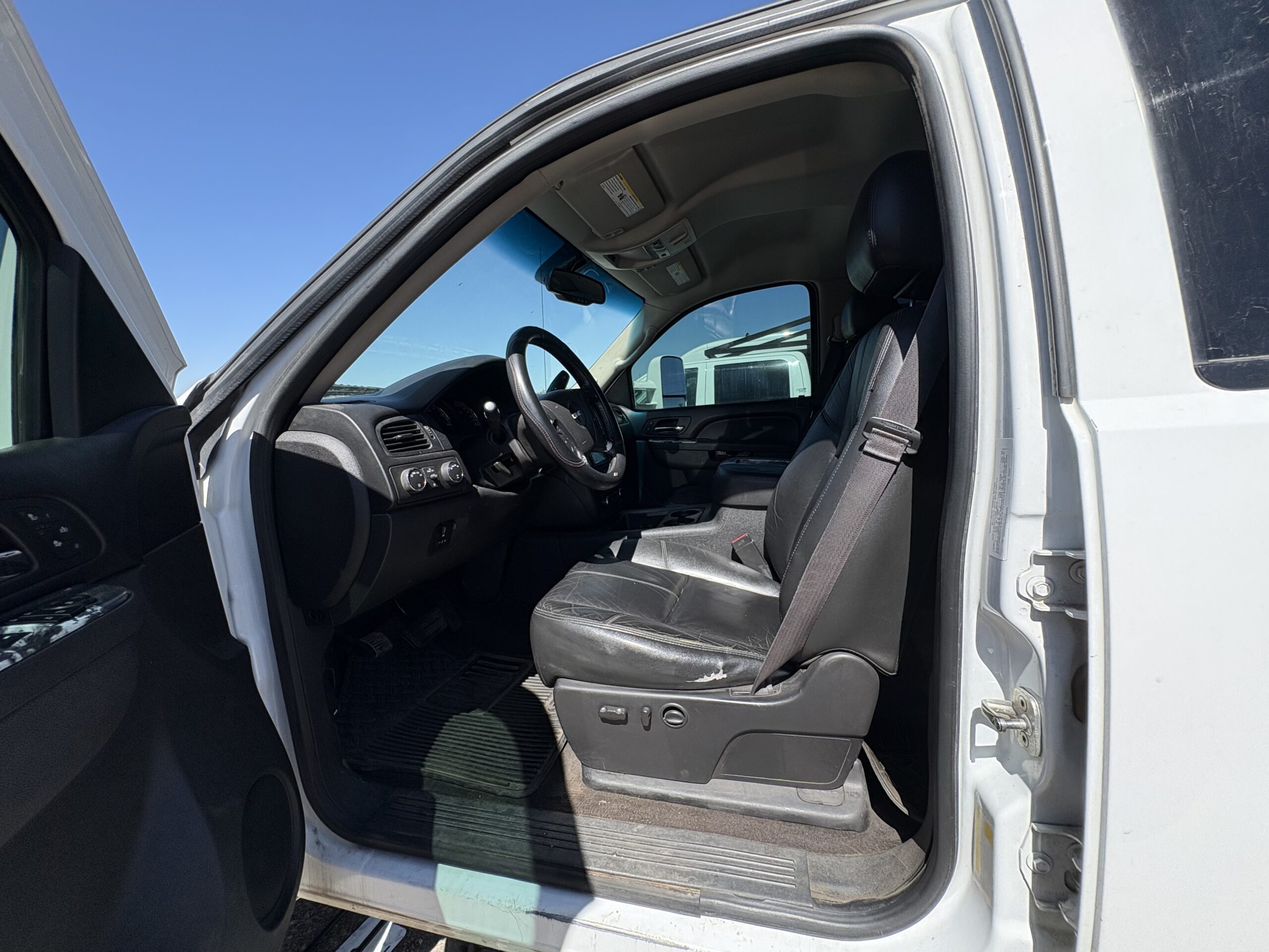 2013 GMC Sierra 1500 SLT 4WD Crew Cab - Image 6