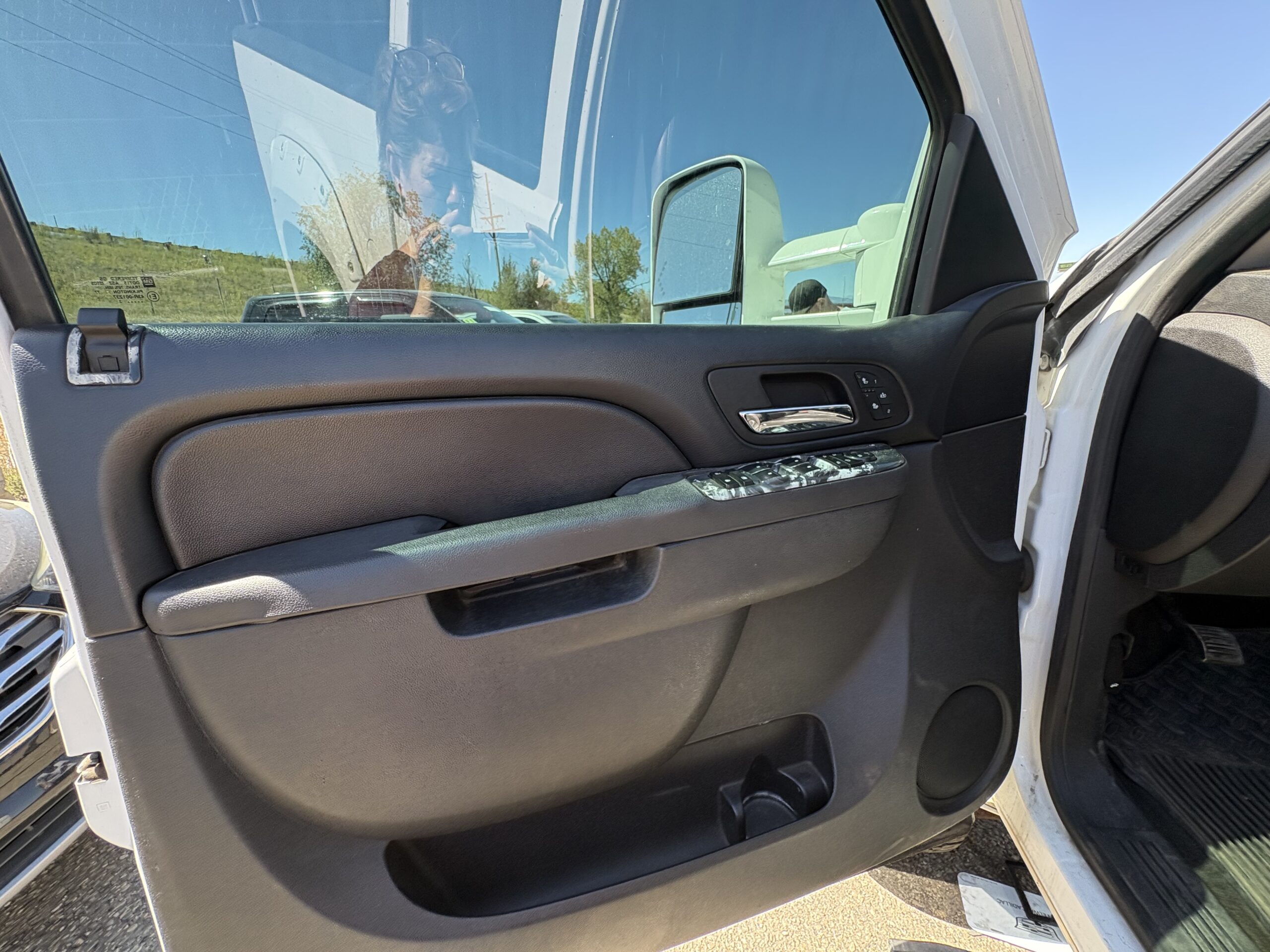 2013 GMC Sierra 1500 SLT 4WD Crew Cab - Image 7